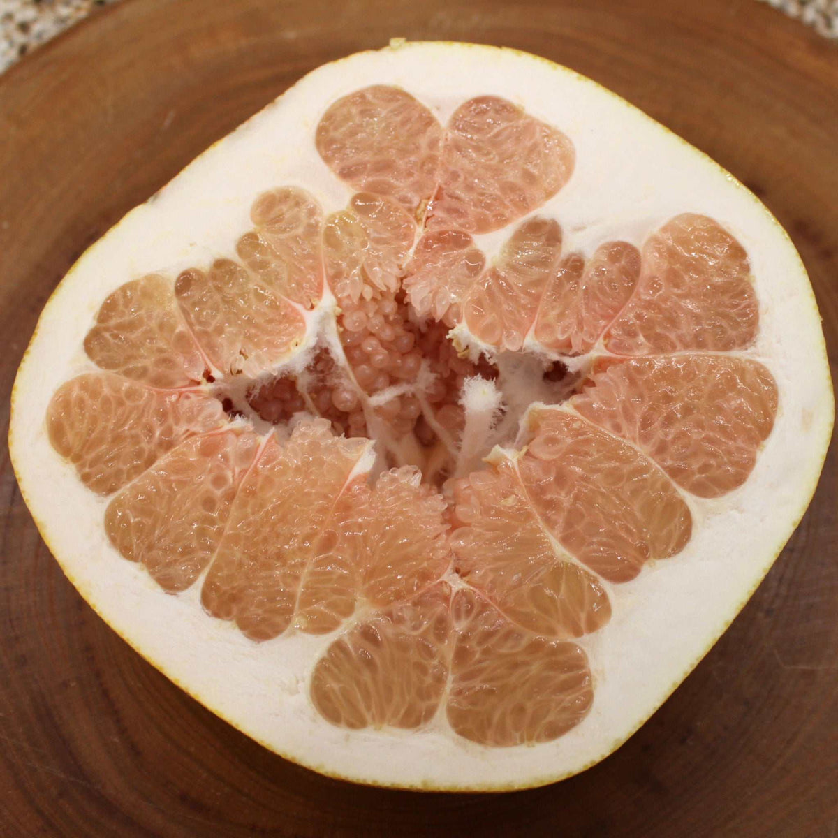 Pomelo aufgeschnitten