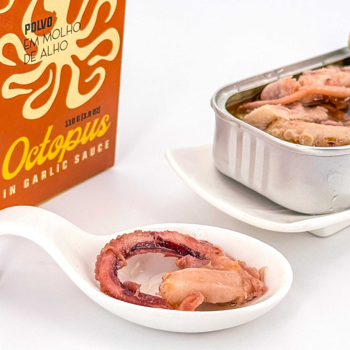 Oktopus in Knoblauch-Sauce nah