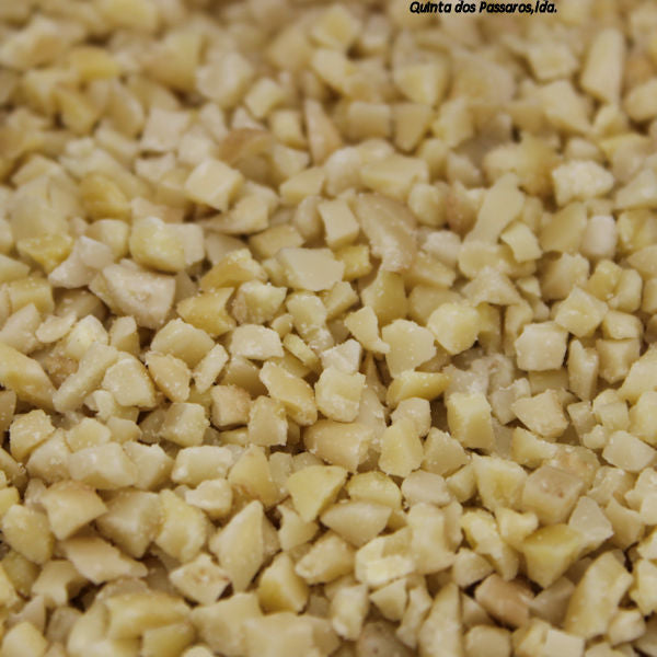 Almond, chopped without skin / Amêndoa granulada sem pele