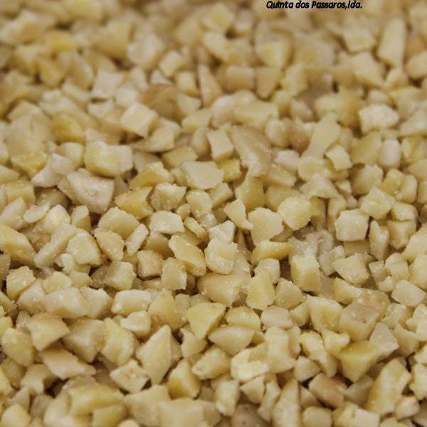 Almond, chopped without skin / Amêndoa granulada sem pele