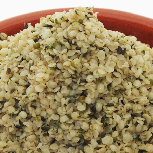Peeled hemp seeds / Sementes de cânhamo descascado
