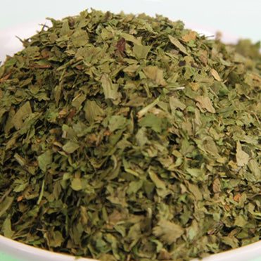 Korianderblätter geschnitten