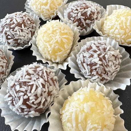Beijinhos mit Kokosraspeln