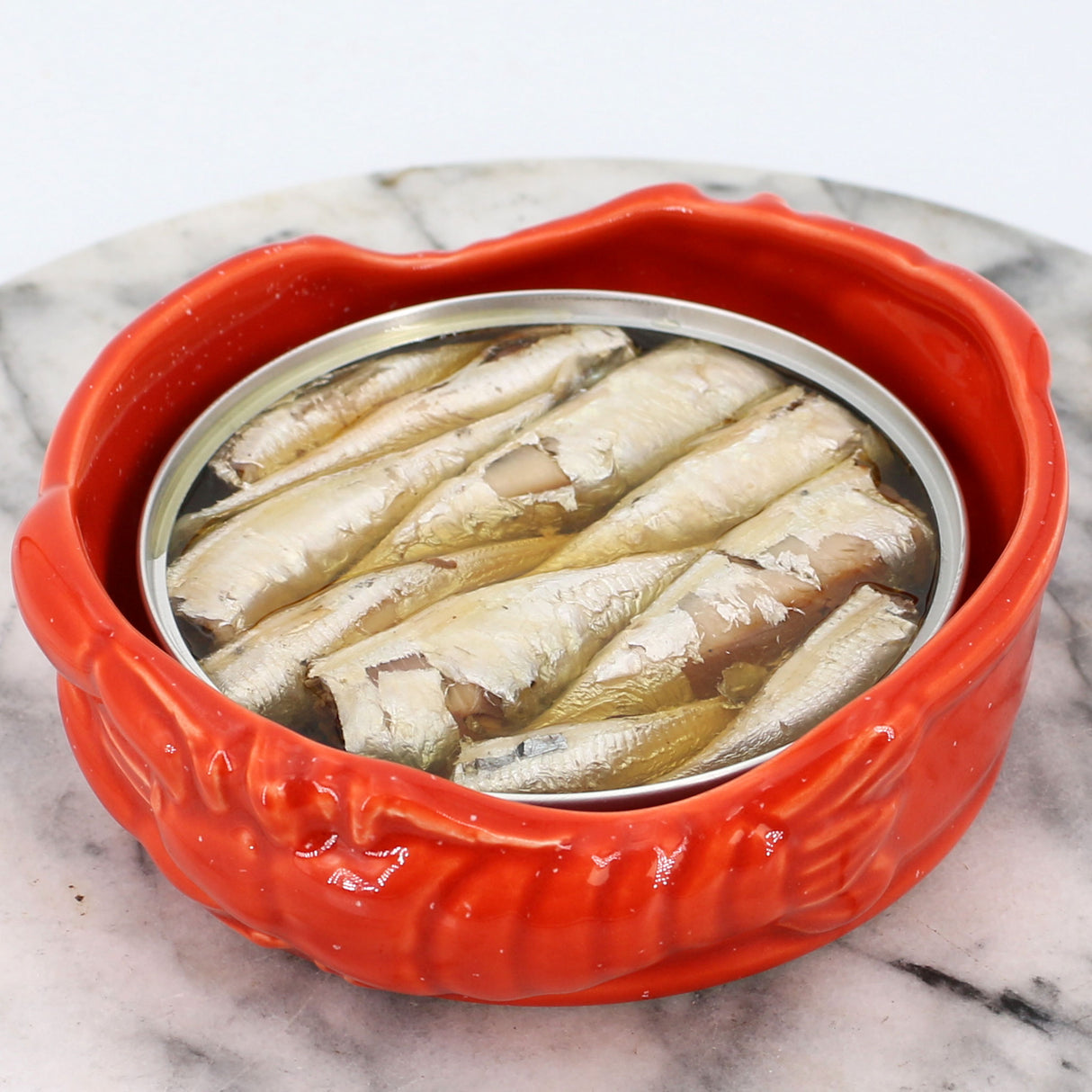 Keramikschale für runde Fischdosen, rot-orange Dose offen innen