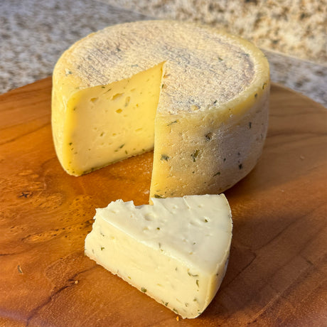 Kuh-Käse gereift mit Knoblauch und Petersilie Azoren  Omorro