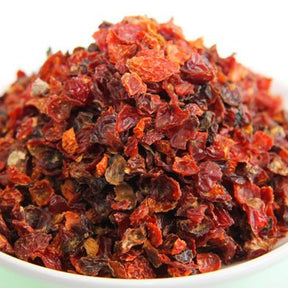 Hagebuttenschalen geschnitten