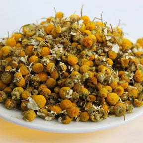 Kamillenblüten ganz