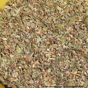 Weißdornblüten- und Blättertee geschnitten