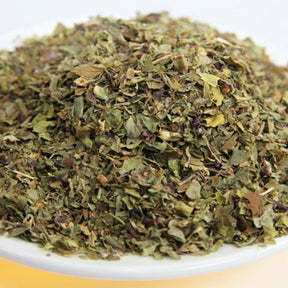 Basilikumblätter gerebelt