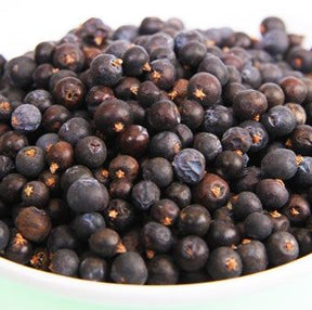 Wacholderbeeren ganz