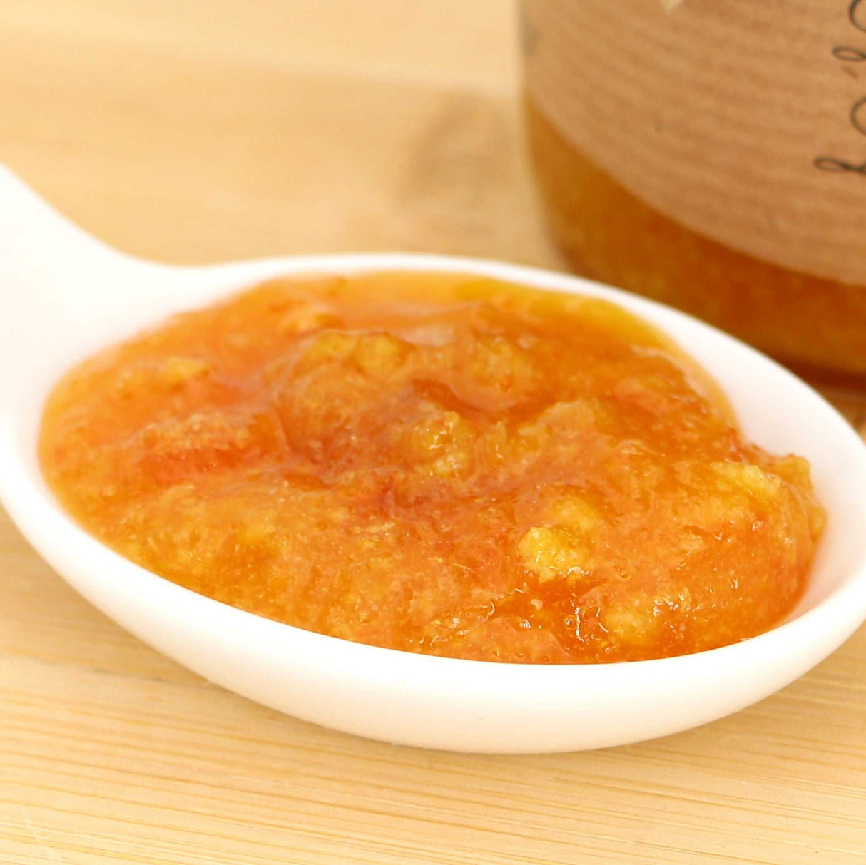 Süße Orangenmarmelade mit Schale Löffel