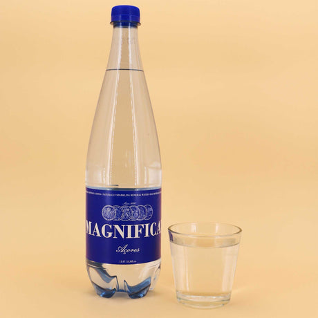 Natürliches Mineralwasser Azoren Magnificat mit Glas