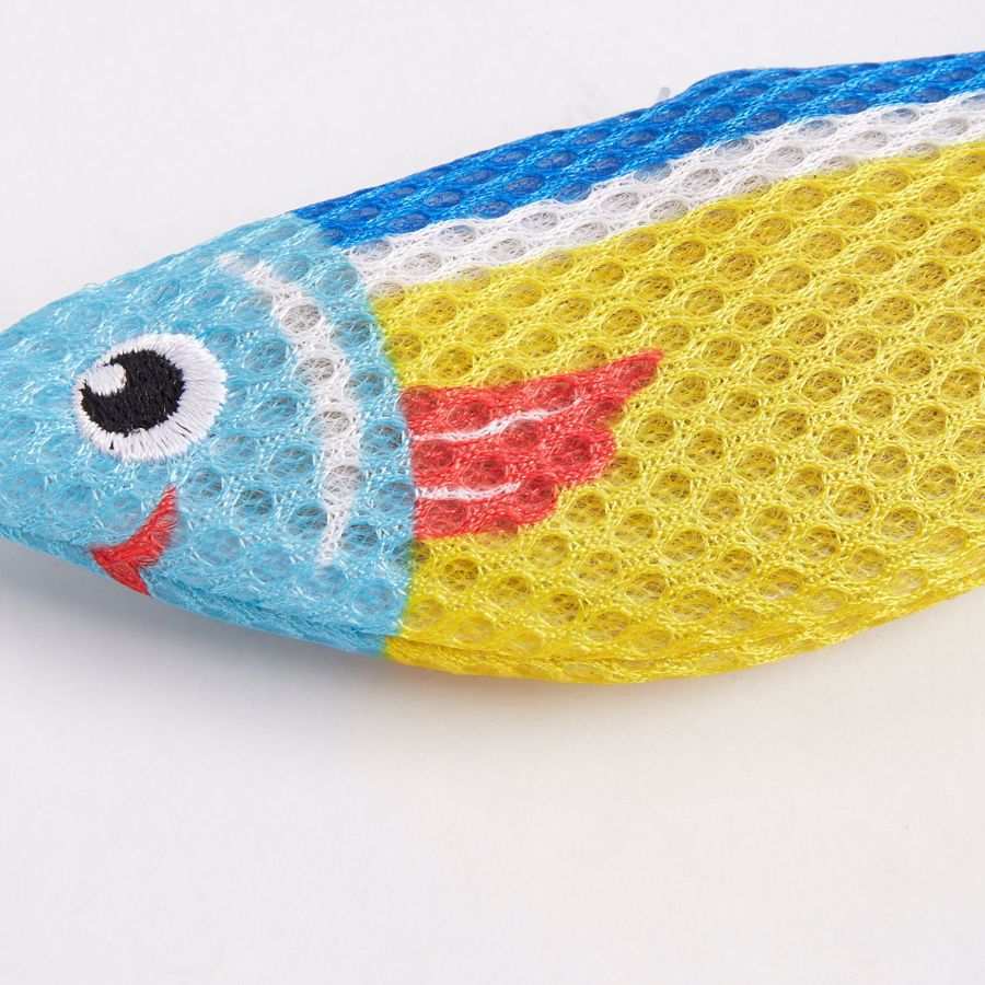 Katzenspielzeug Sardinen mit Katzenminze nah