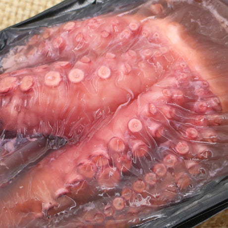Oktopushälften gekocht in Packung nah